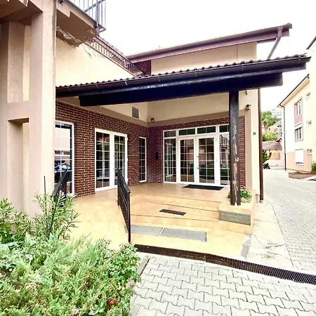 Schiller Flats 1 Apartment *