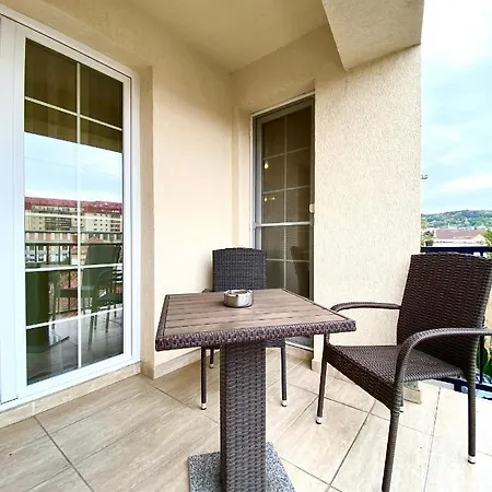 Schiller Flats 1 *